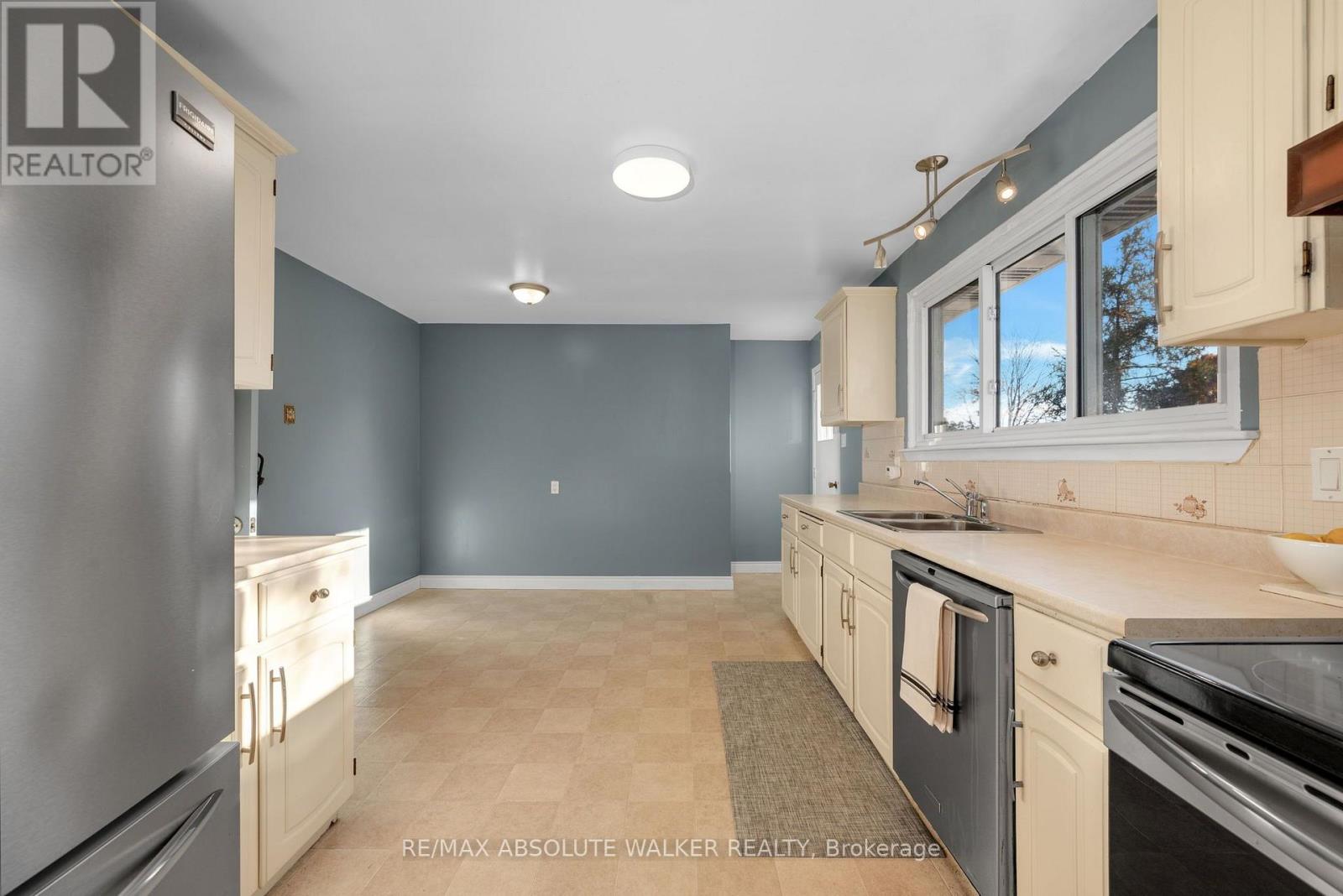 18 Silver Aspen Crescent Property Photo 15
