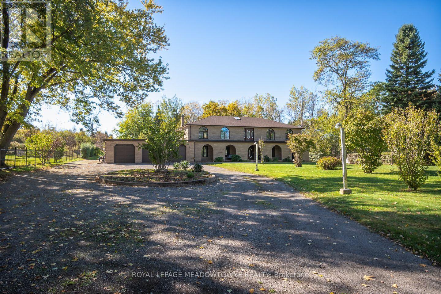 805 Centre Road Property Photo 1