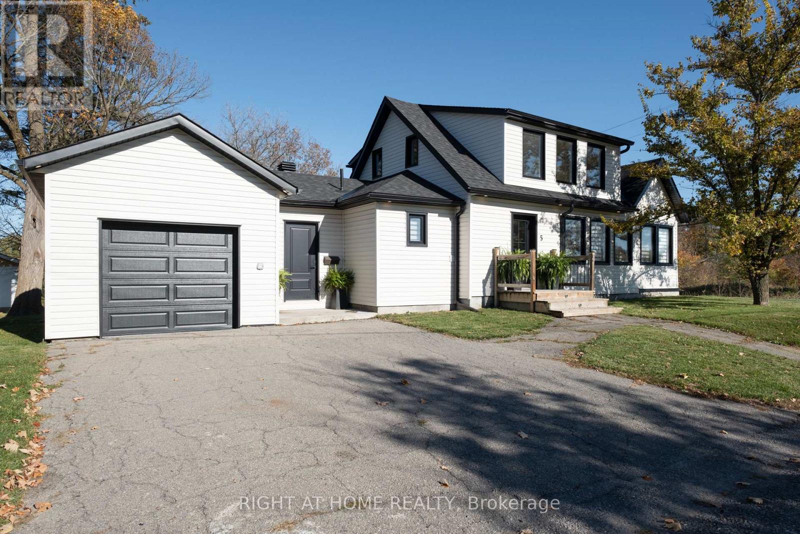 5 Stadaconna Street Property Photo 1
