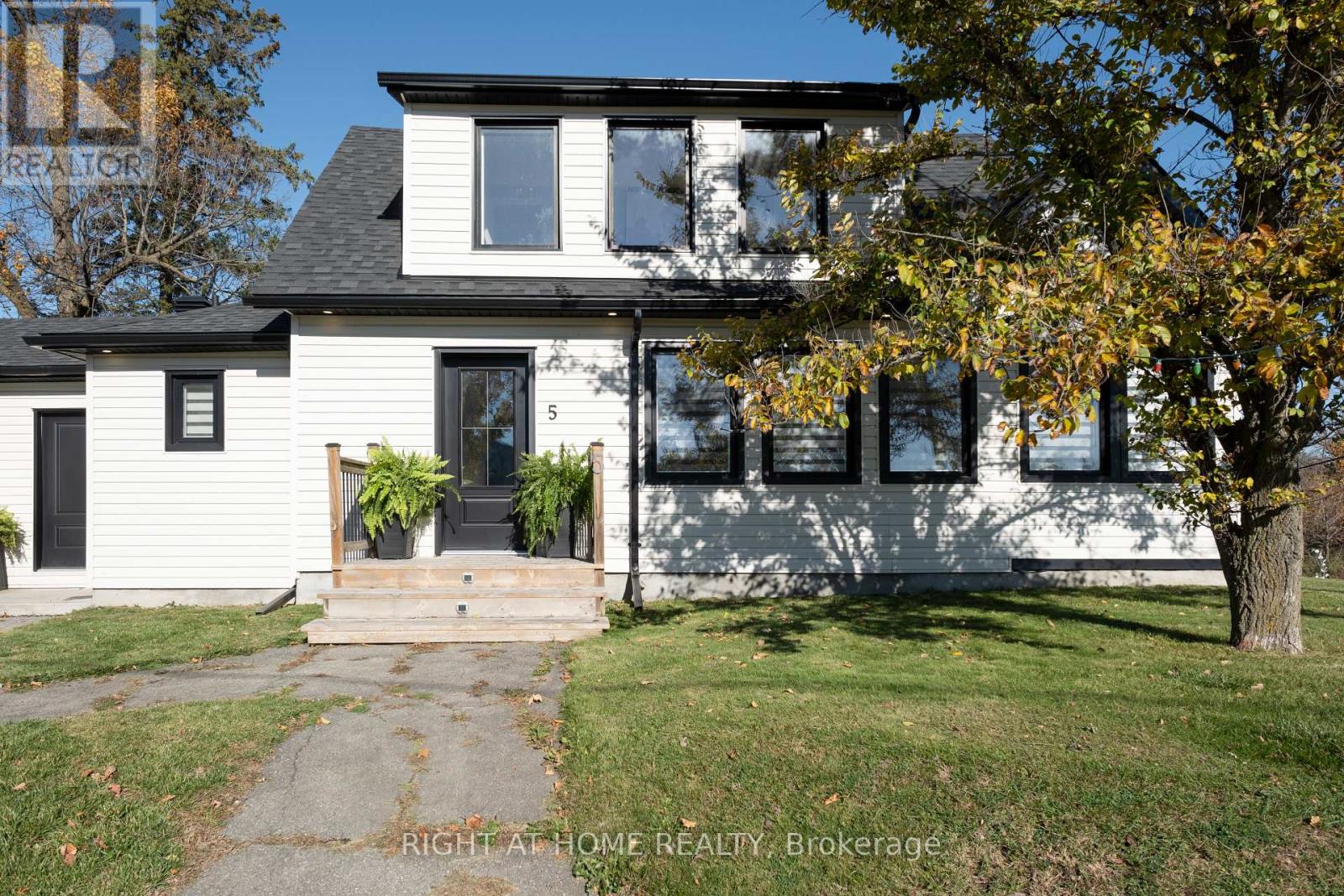 5 Stadaconna Street Property Photo 2