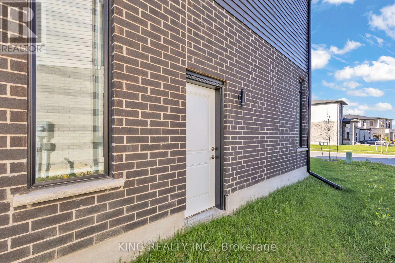 1464 Medway Park Drive Property Photo 4