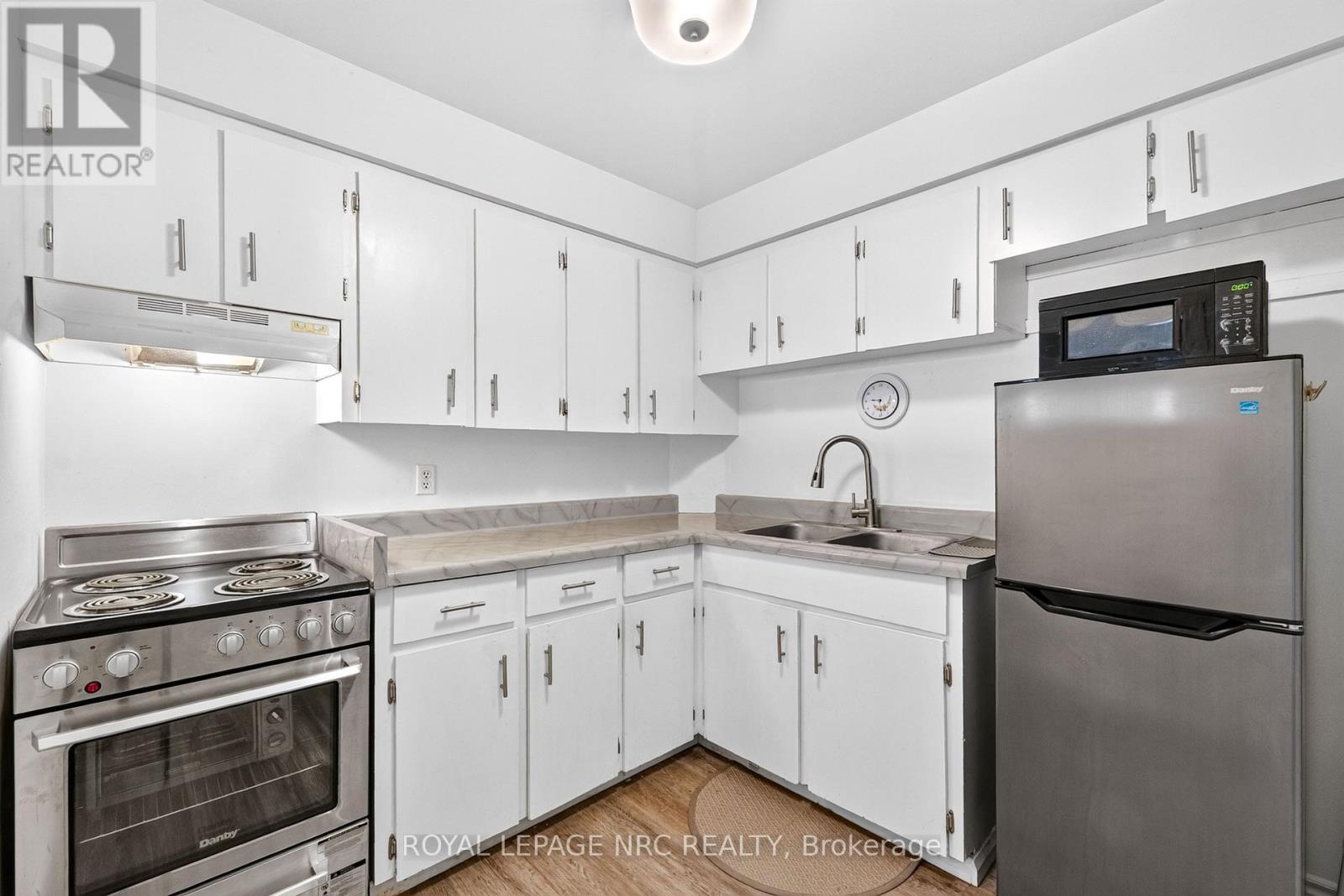 327 - 72 Main Street E Property Photo 5
