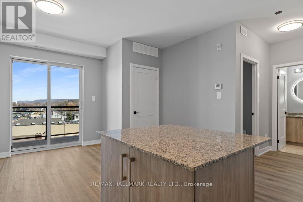 403 - 5002 King Street Property Photo 7
