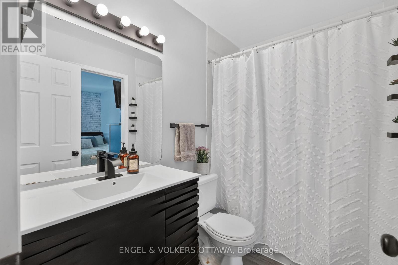 10 - 1160 Belanger Avenue Property Photo 15