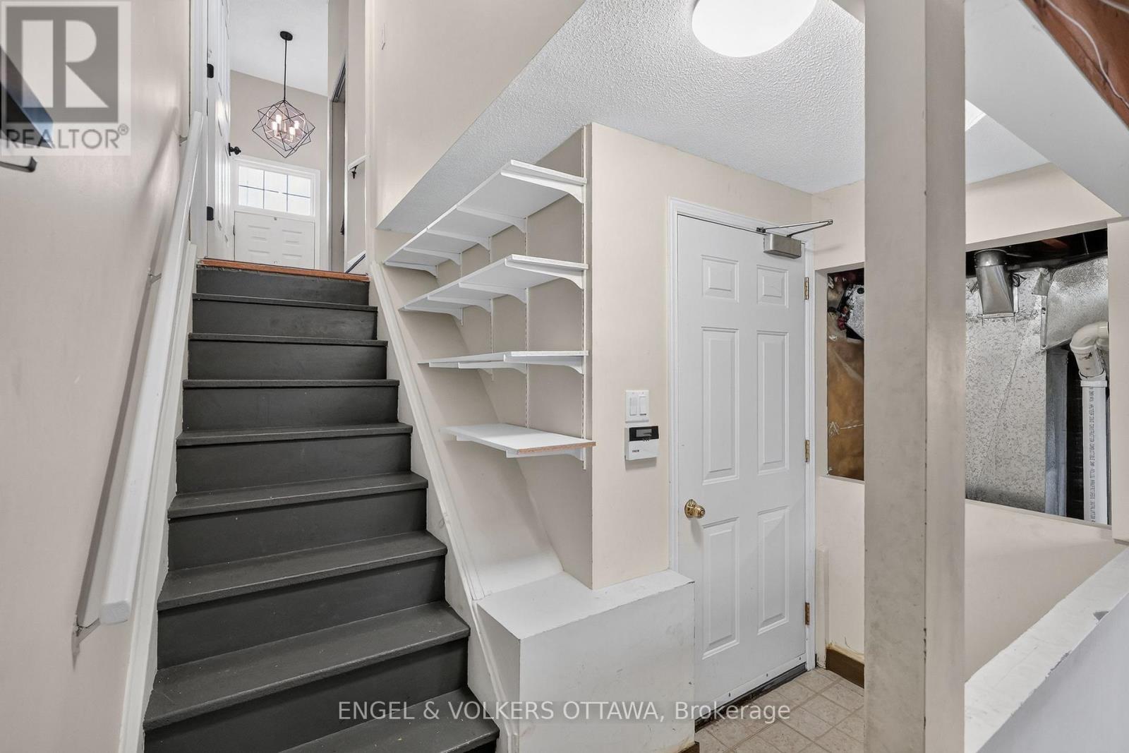 10 - 1160 Belanger Avenue Property Photo 19