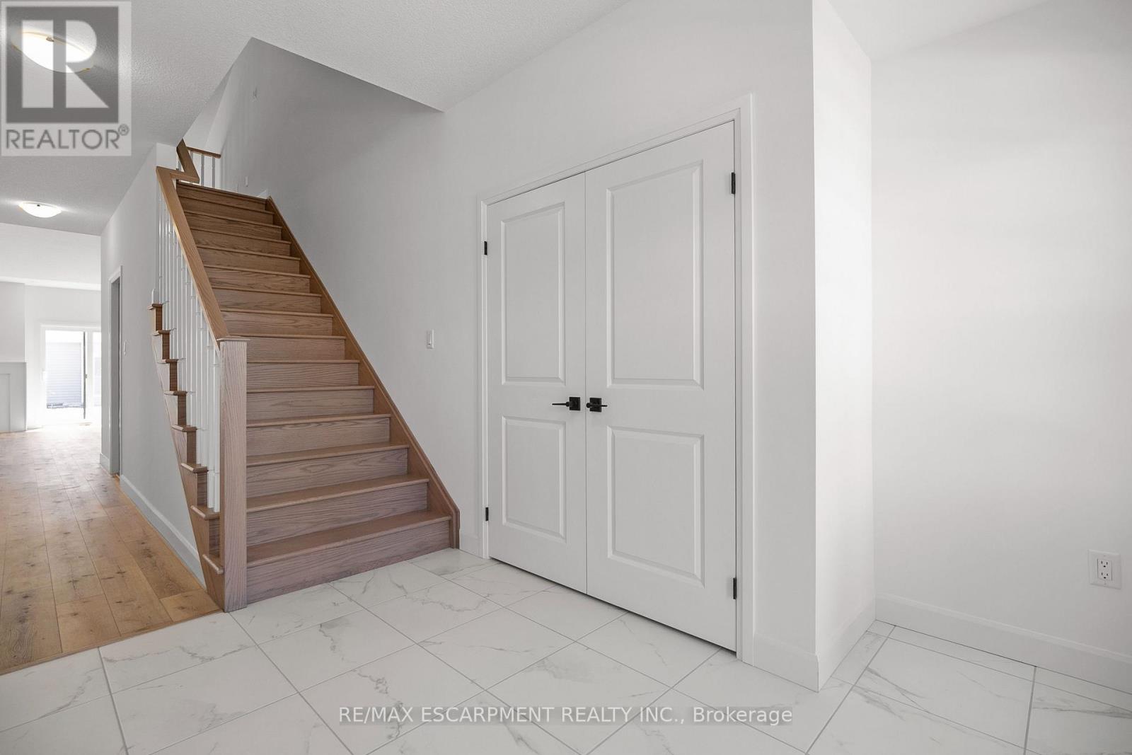 26 Beachwalk Crescent Property Photo 6