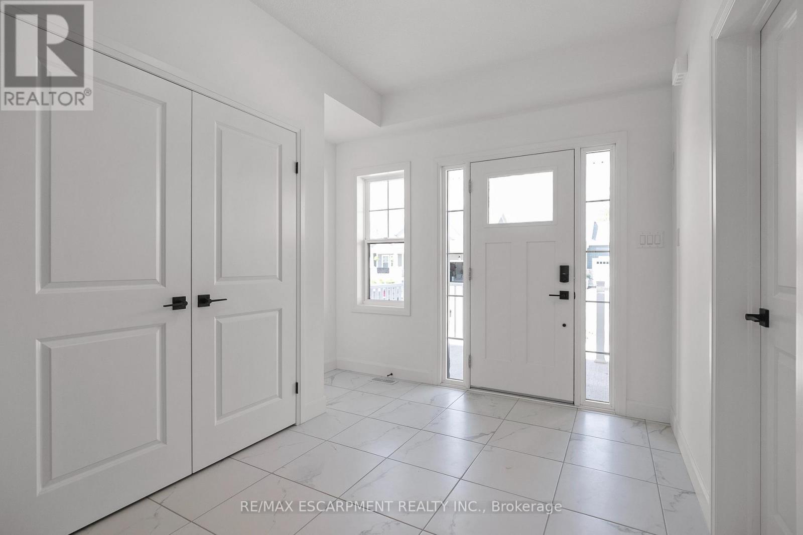 26 Beachwalk Crescent Property Photo 7
