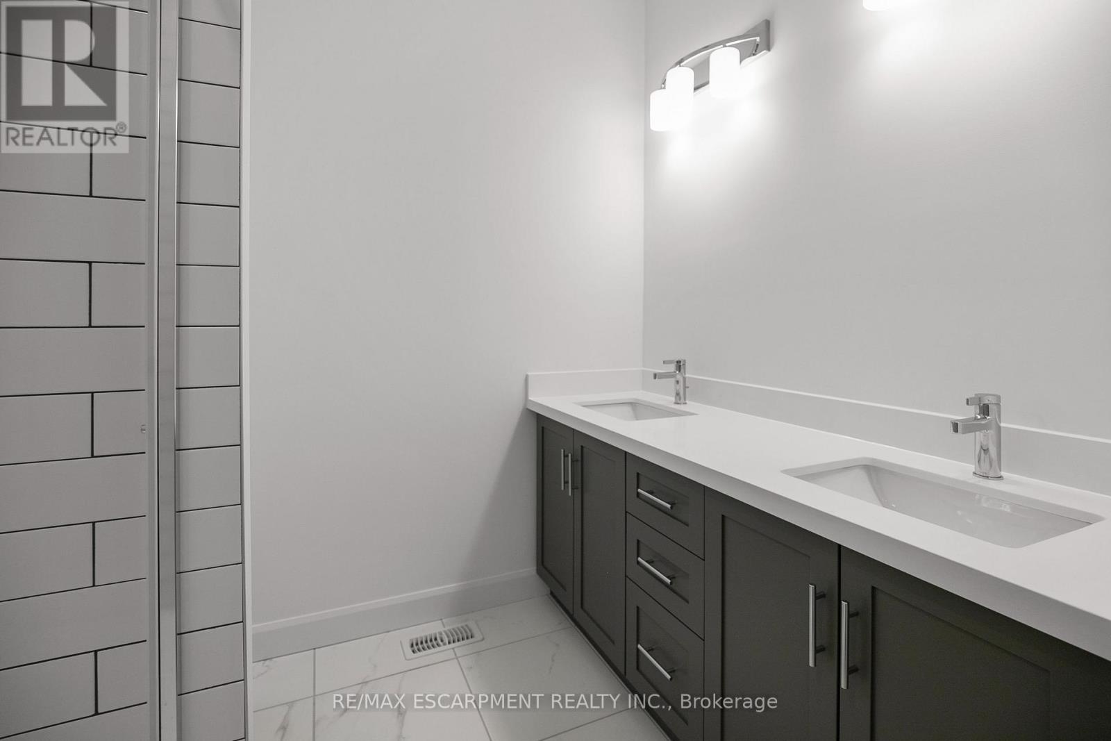 26 Beachwalk Crescent Property Photo 25