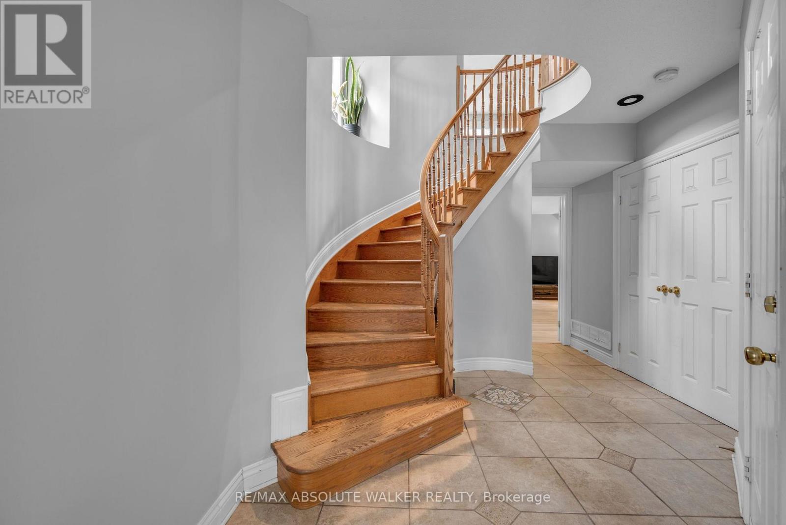 54 Castle Glen Crescent Property Photo 4