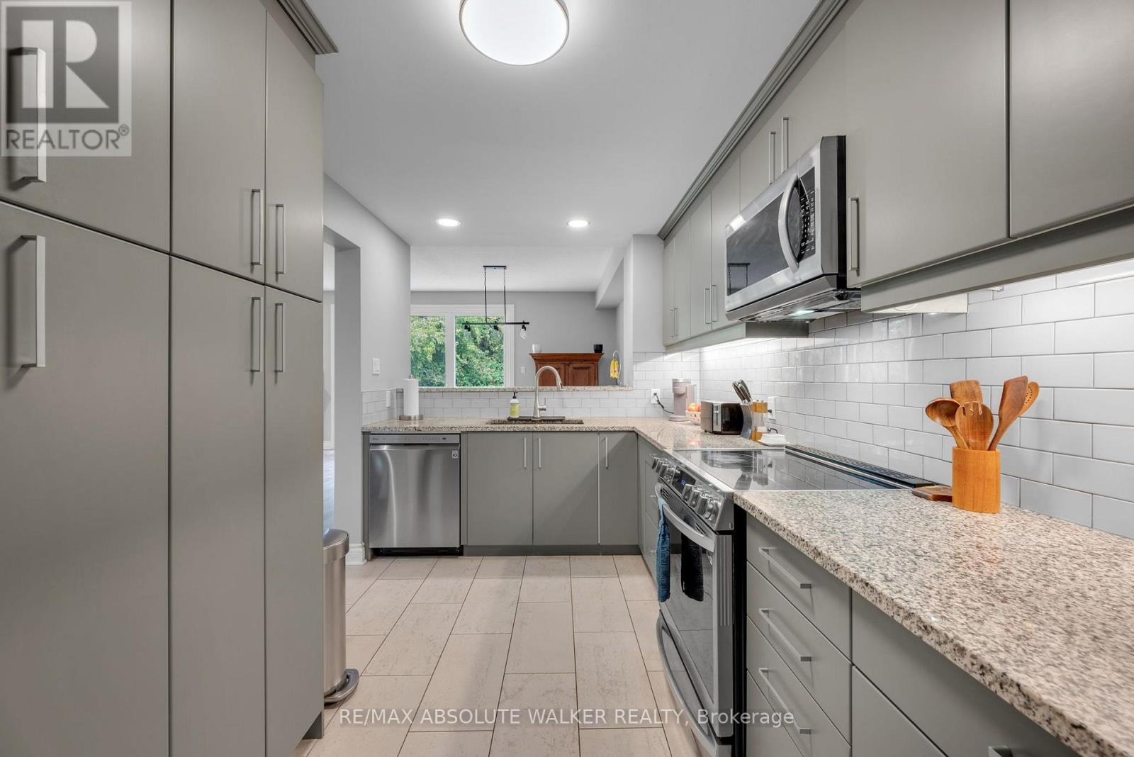 54 Castle Glen Crescent Property Photo 15