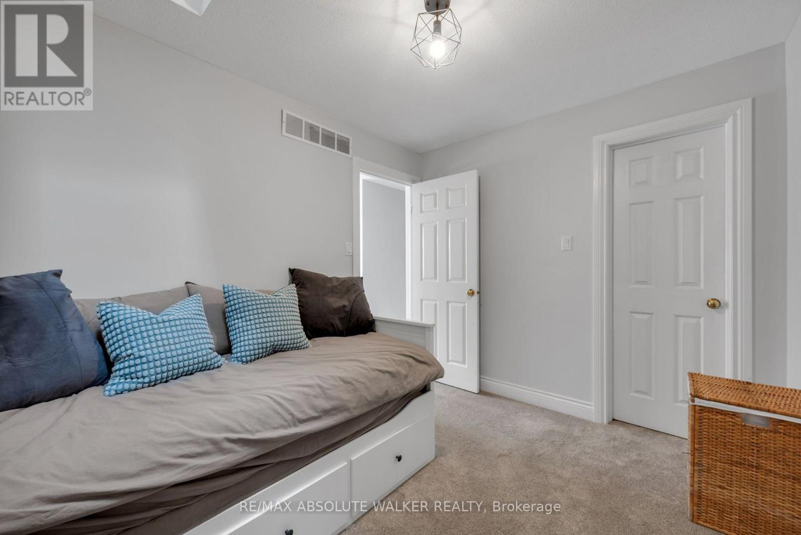 54 Castle Glen Crescent Property Photo 25