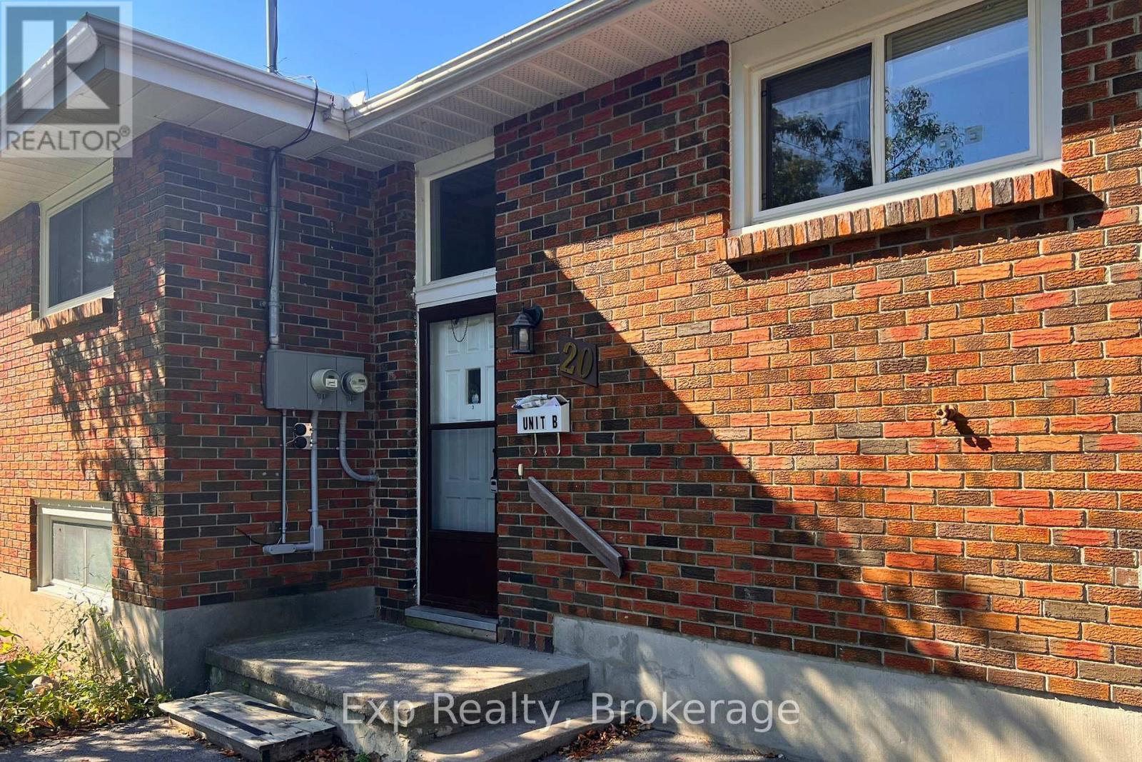 Unit B - 20 Munro Avenue Property Photo 3