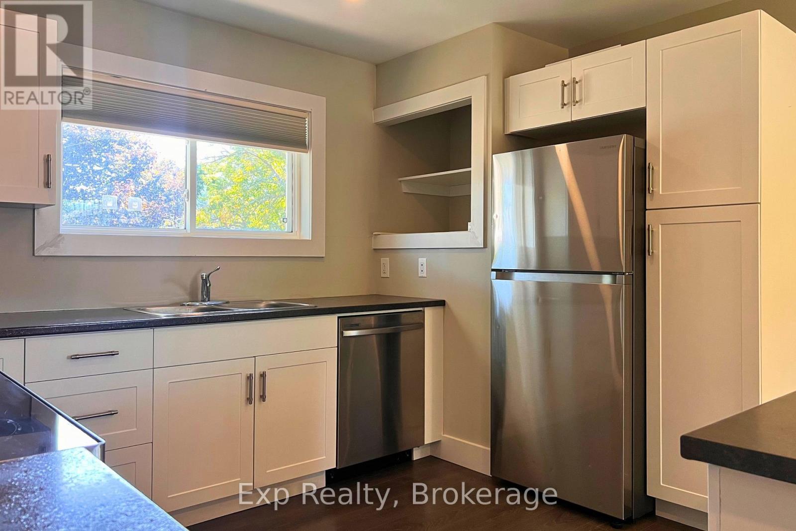 Unit B - 20 Munro Avenue Property Photo 7