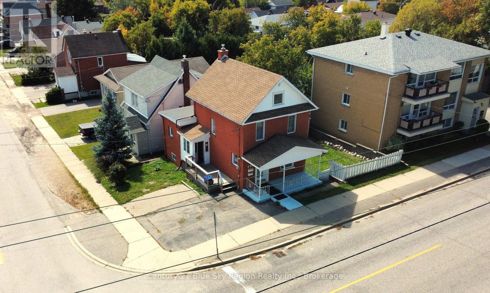 695 High Street Property Photo 1