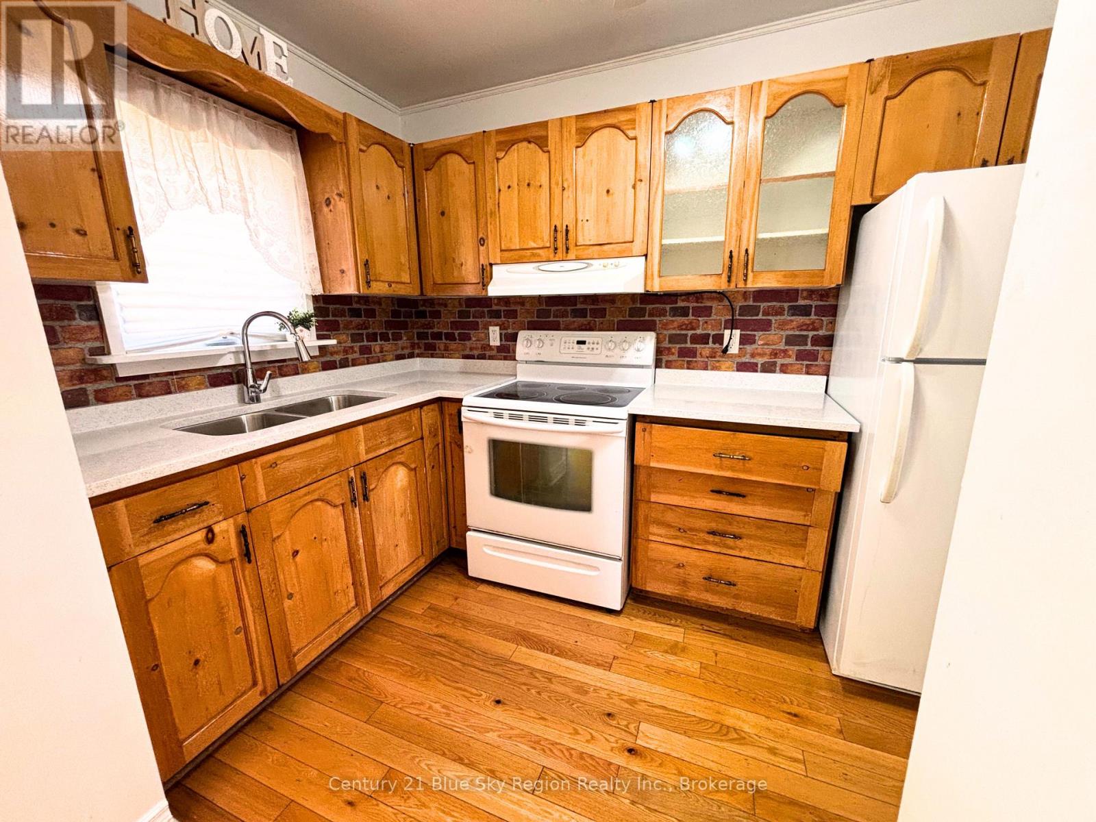 695 High Street Property Photo 5