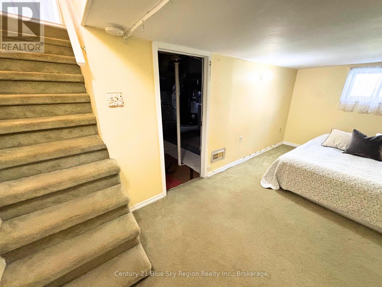 695 High Street Property Photo 10