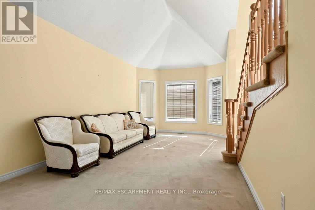 13 Chianti Crescent Property Photo 7