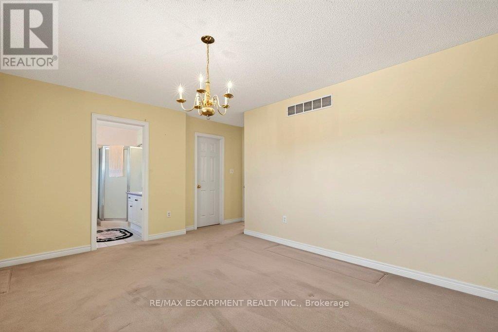 13 Chianti Crescent Property Photo 16