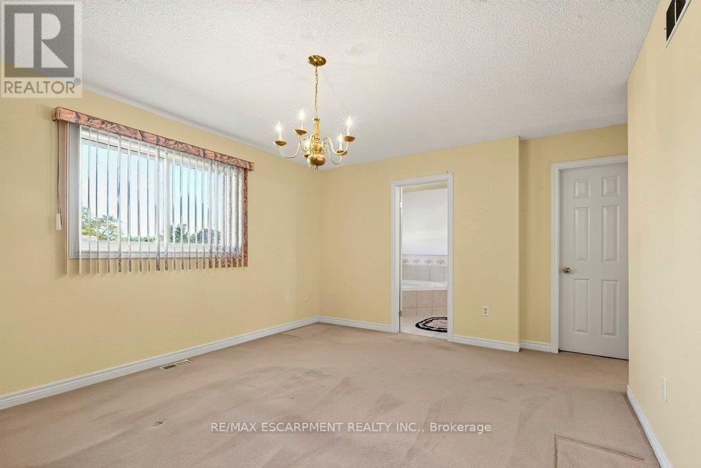 13 Chianti Crescent Property Photo 17