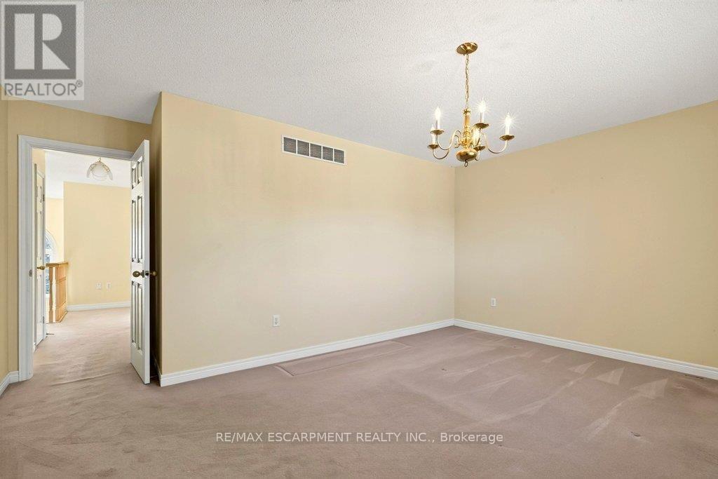 13 Chianti Crescent Property Photo 18