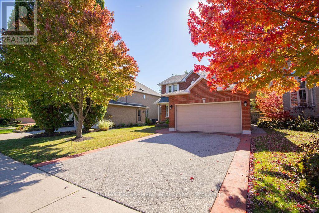 7 Falconridge Drive Property Photo 1