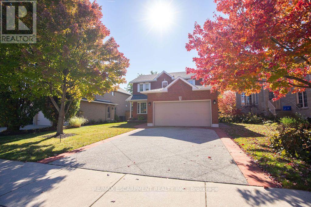 7 Falconridge Drive Property Photo 2