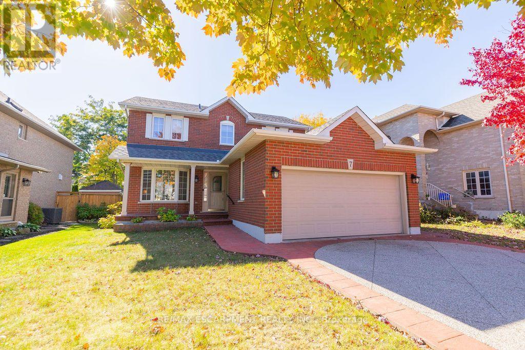 7 Falconridge Drive Property Photo 3