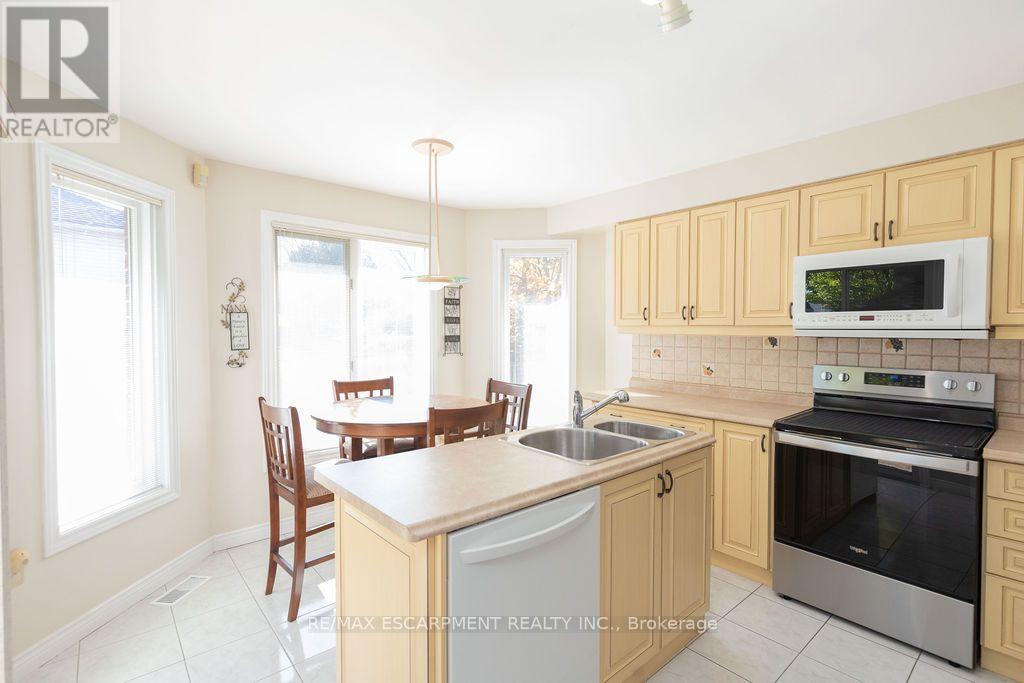 7 Falconridge Drive Property Photo 9