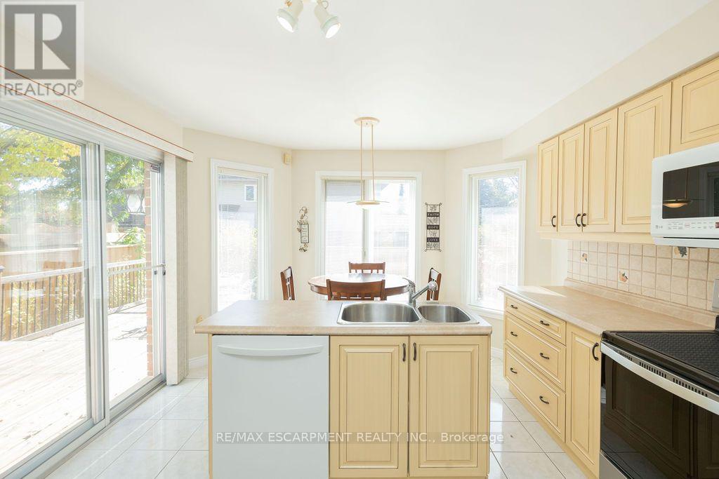7 Falconridge Drive Property Photo 10