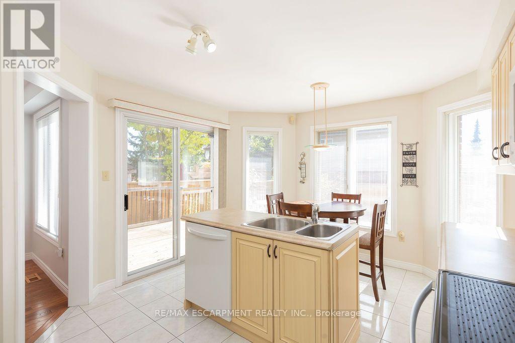 7 Falconridge Drive Property Photo 11