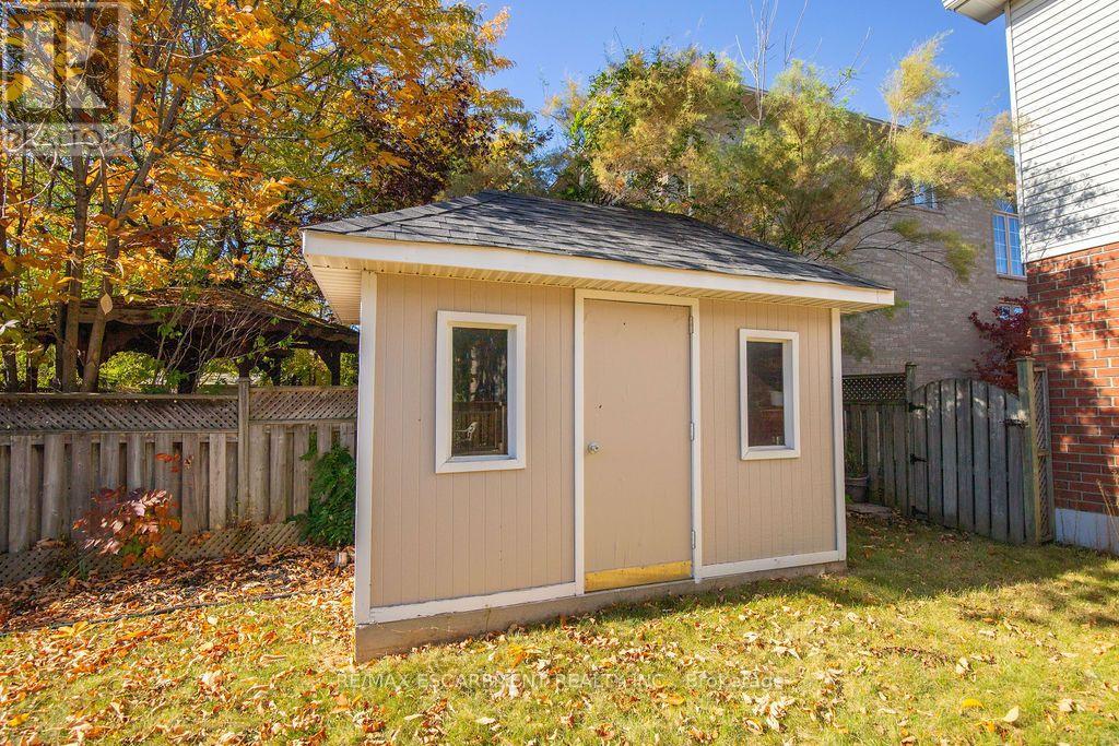 7 Falconridge Drive Property Photo 15