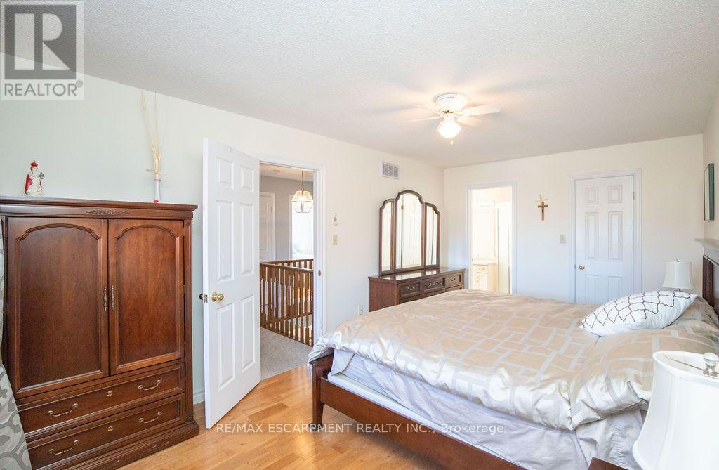 7 Falconridge Drive Property Photo 20