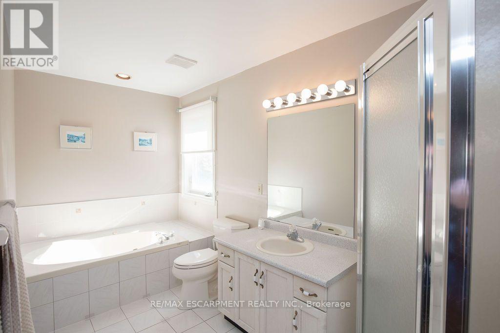 7 Falconridge Drive Property Photo 22