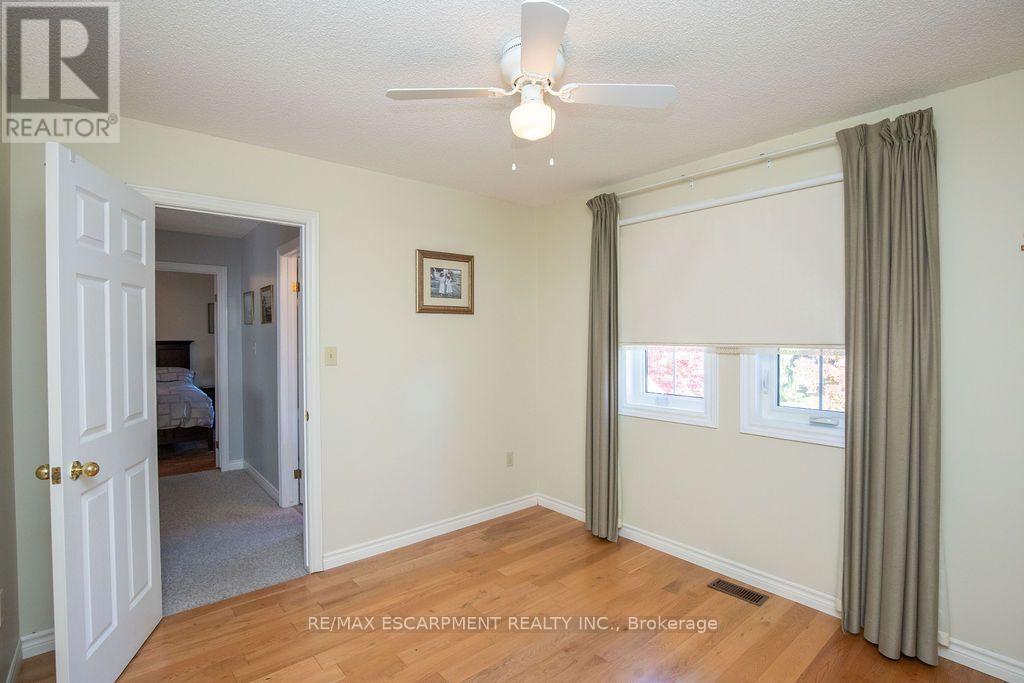 7 Falconridge Drive Property Photo 25