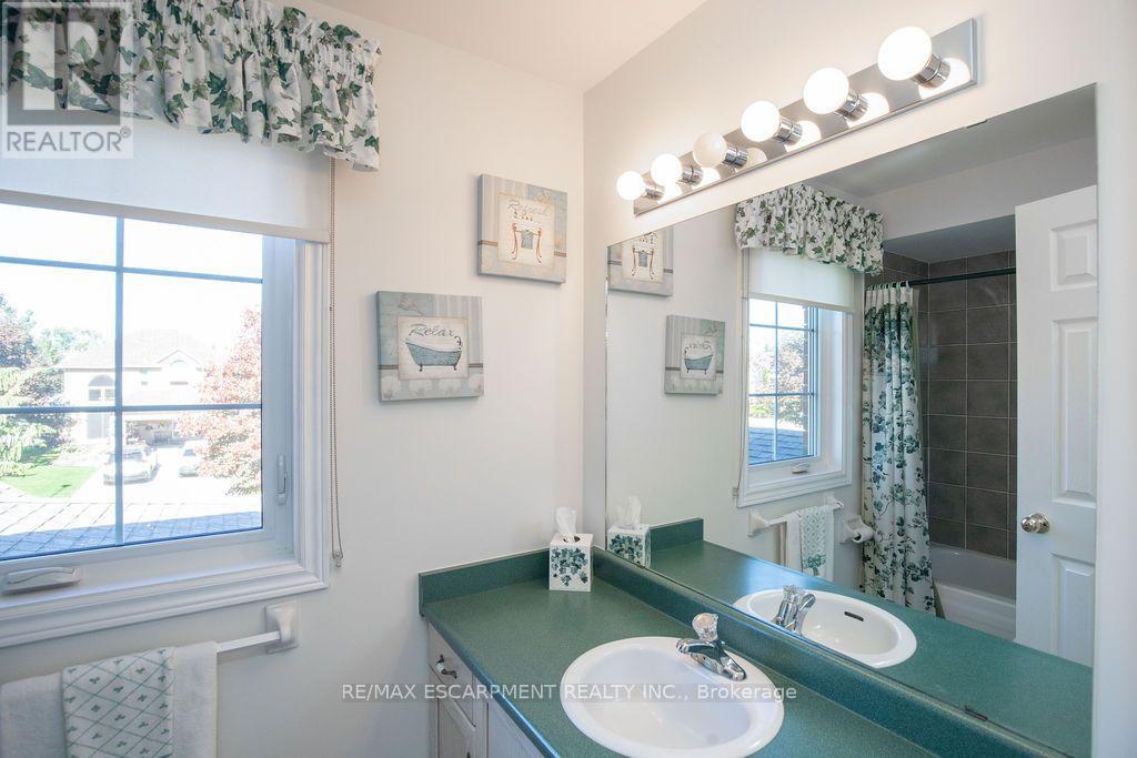 7 Falconridge Drive Property Photo 26