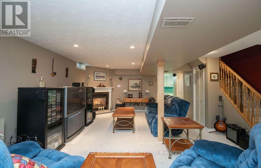 7 Falconridge Drive Property Photo 28