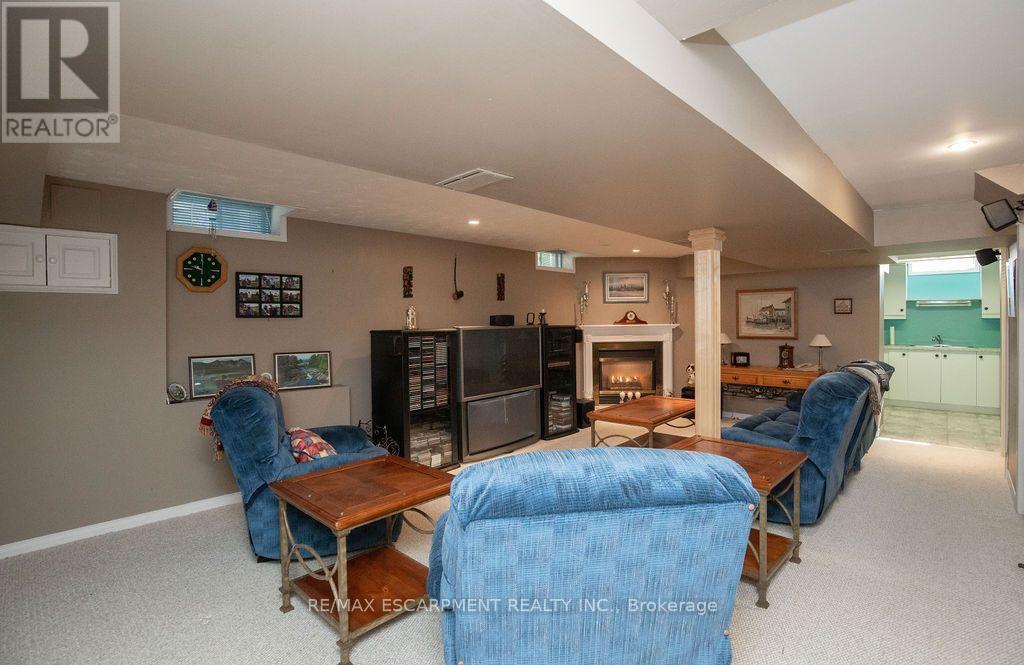 7 Falconridge Drive Property Photo 29