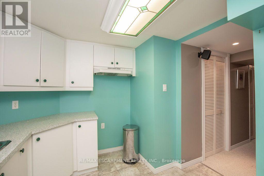 7 Falconridge Drive Property Photo 31