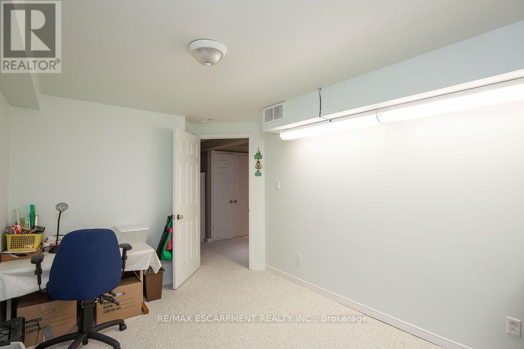 7 Falconridge Drive Property Photo 33