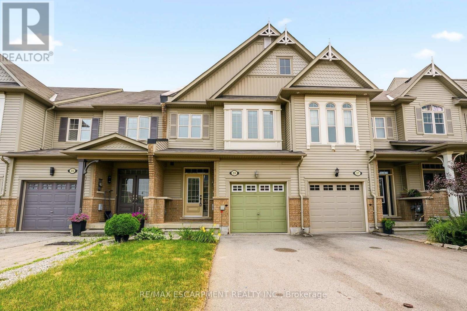215 Nisbet Boulevard Property Photo 2