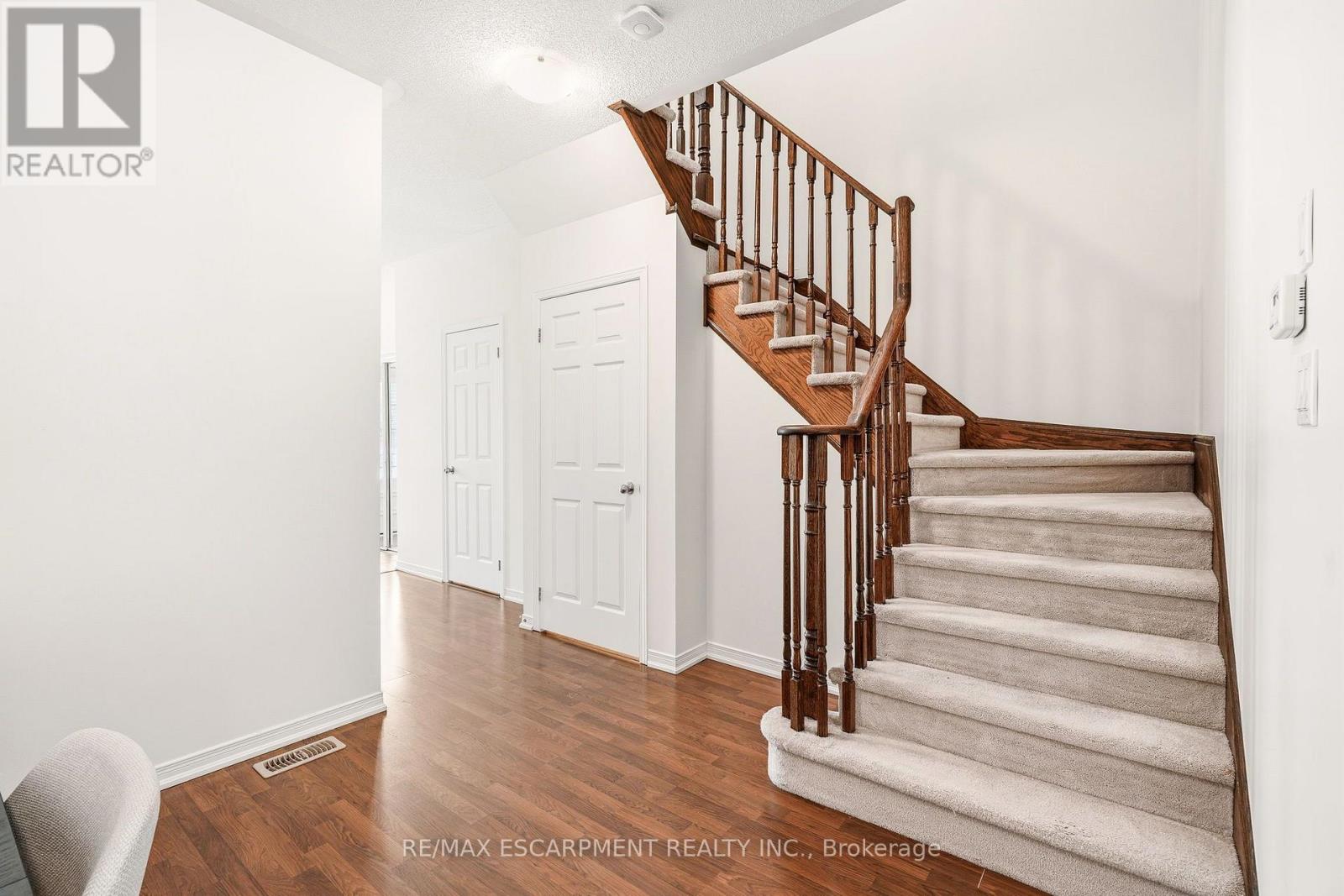 215 Nisbet Boulevard Property Photo 6