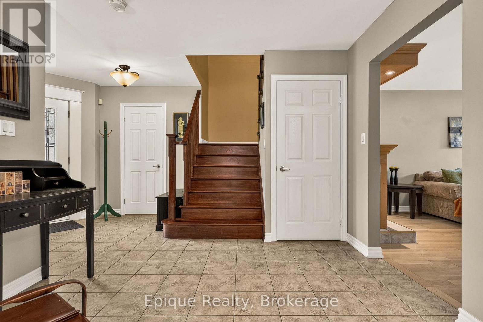 184 Locheed Drive Property Photo 3