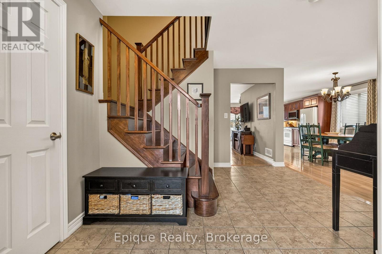 184 Locheed Drive Property Photo 4
