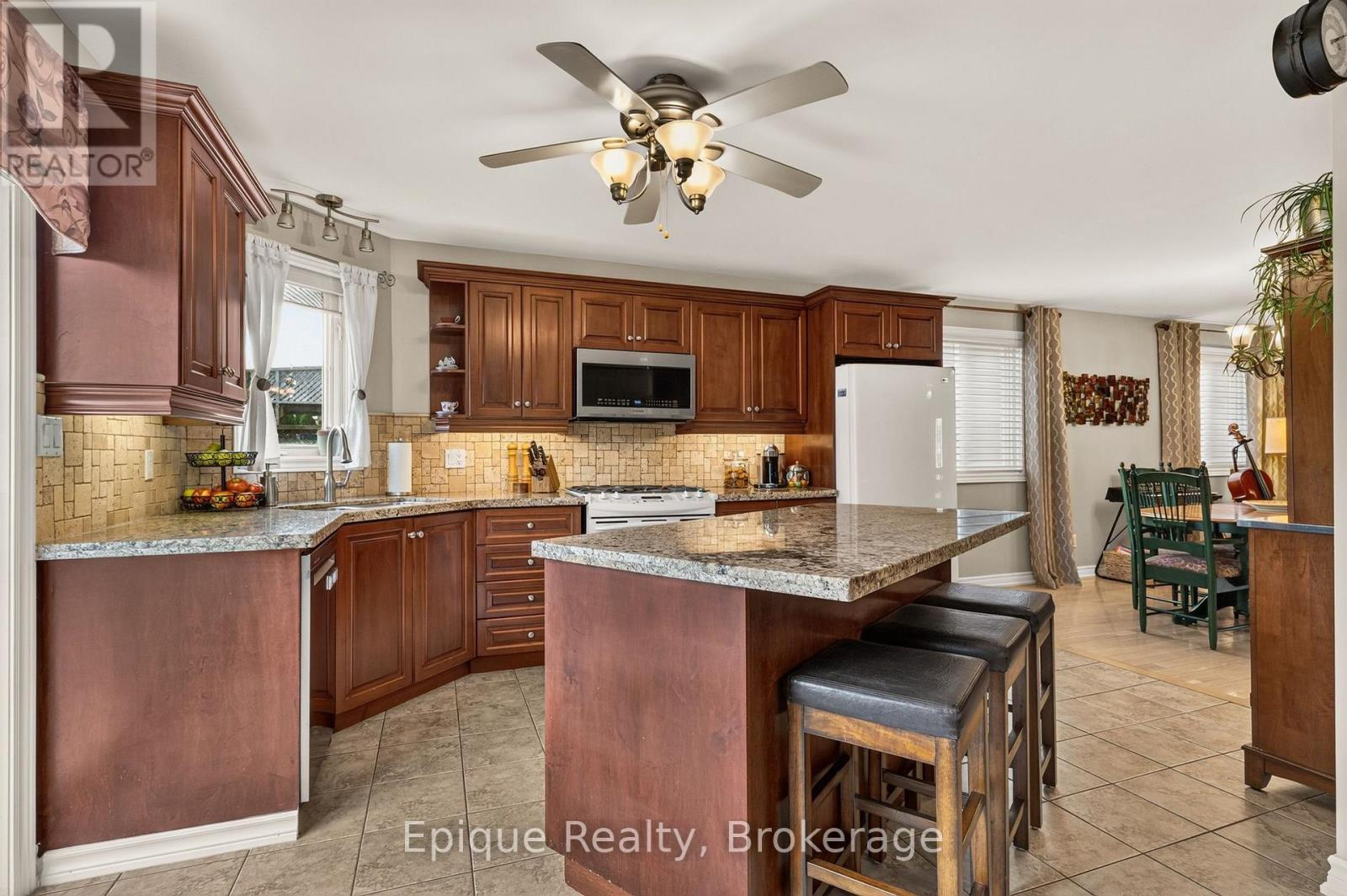 184 Locheed Drive Property Photo 7