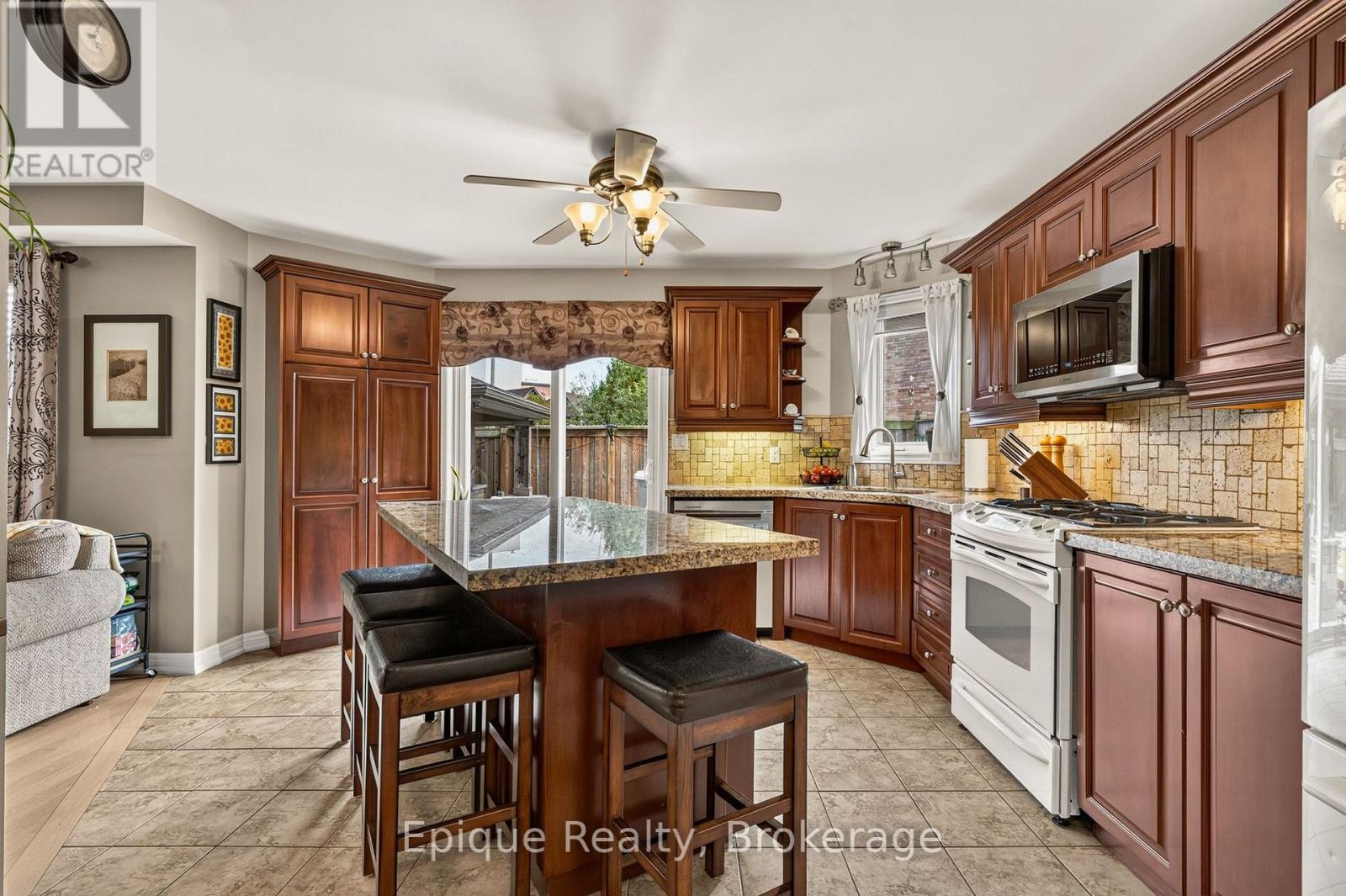 184 Locheed Drive Property Photo 8