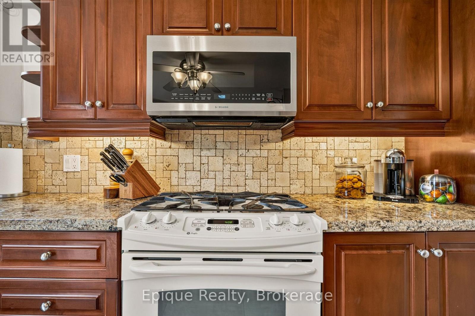 184 Locheed Drive Property Photo 10