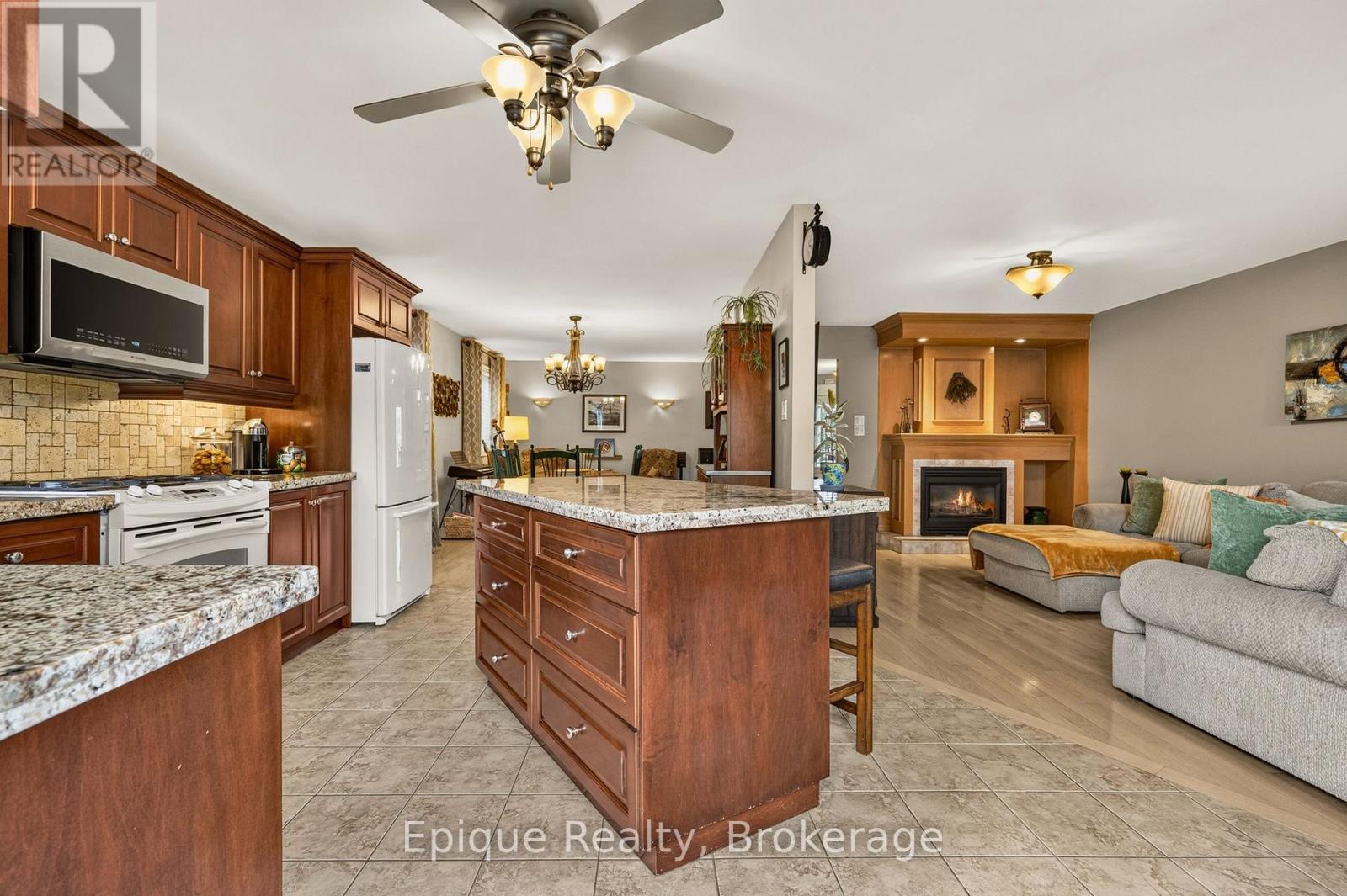 184 Locheed Drive Property Photo 11