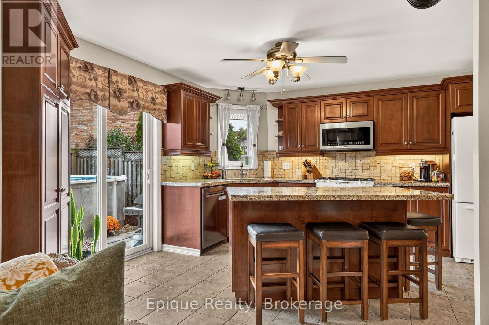 184 Locheed Drive Property Photo 12