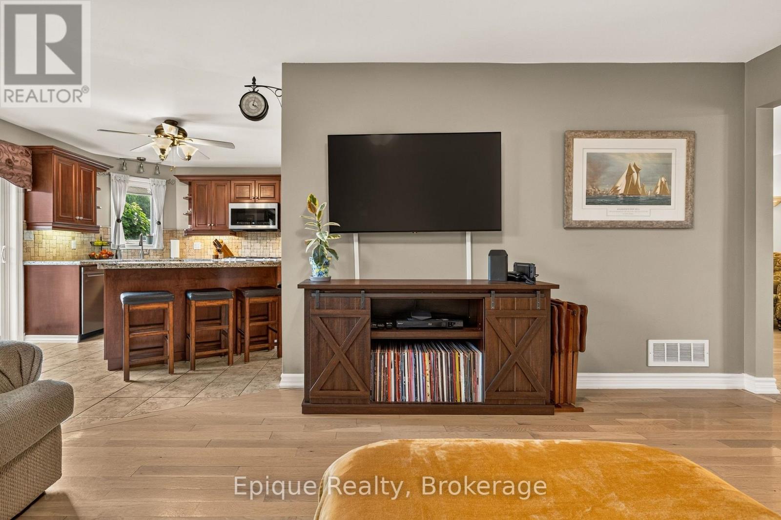 184 Locheed Drive Property Photo 13
