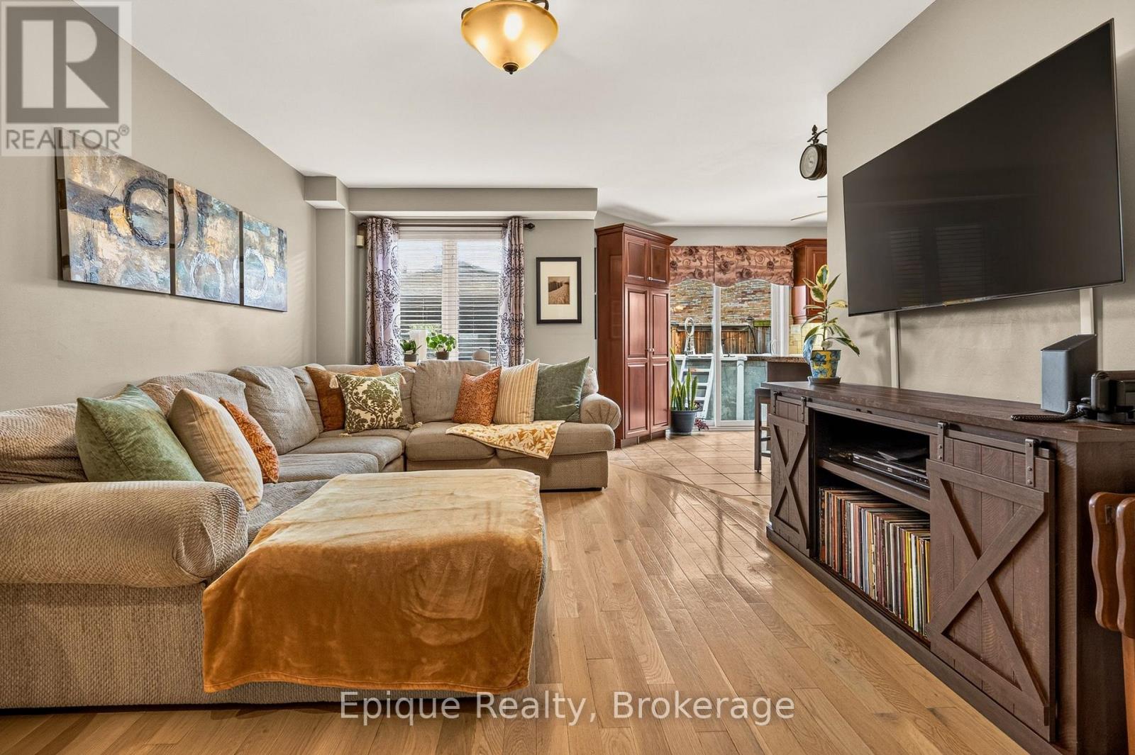 184 Locheed Drive Property Photo 14